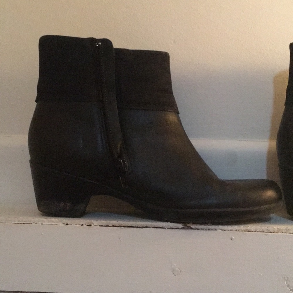 Clark’s boots - Picture 2 of 4